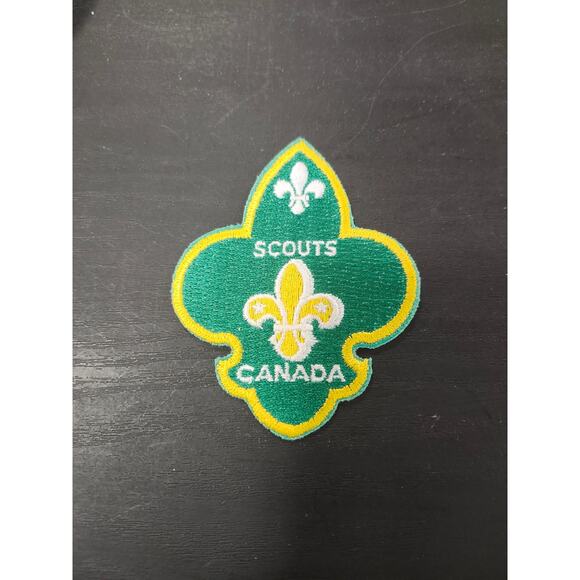 Scouts Canada Green Fleur-de-Lis Patch Embroidered Emblem Badge Uniform Crest - Picture 1 of 3